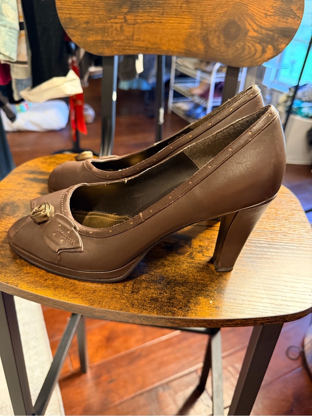 What’s What Aerosoles Brown Peep Toe Rosette Heels Pumps Size 9.5